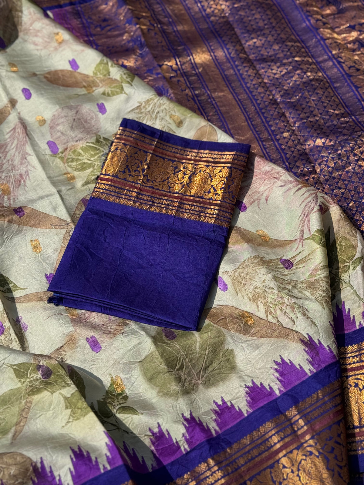 A gorgeous natural ecoprints done on ivory with violet kuttu gadwal silk saree (Copy)