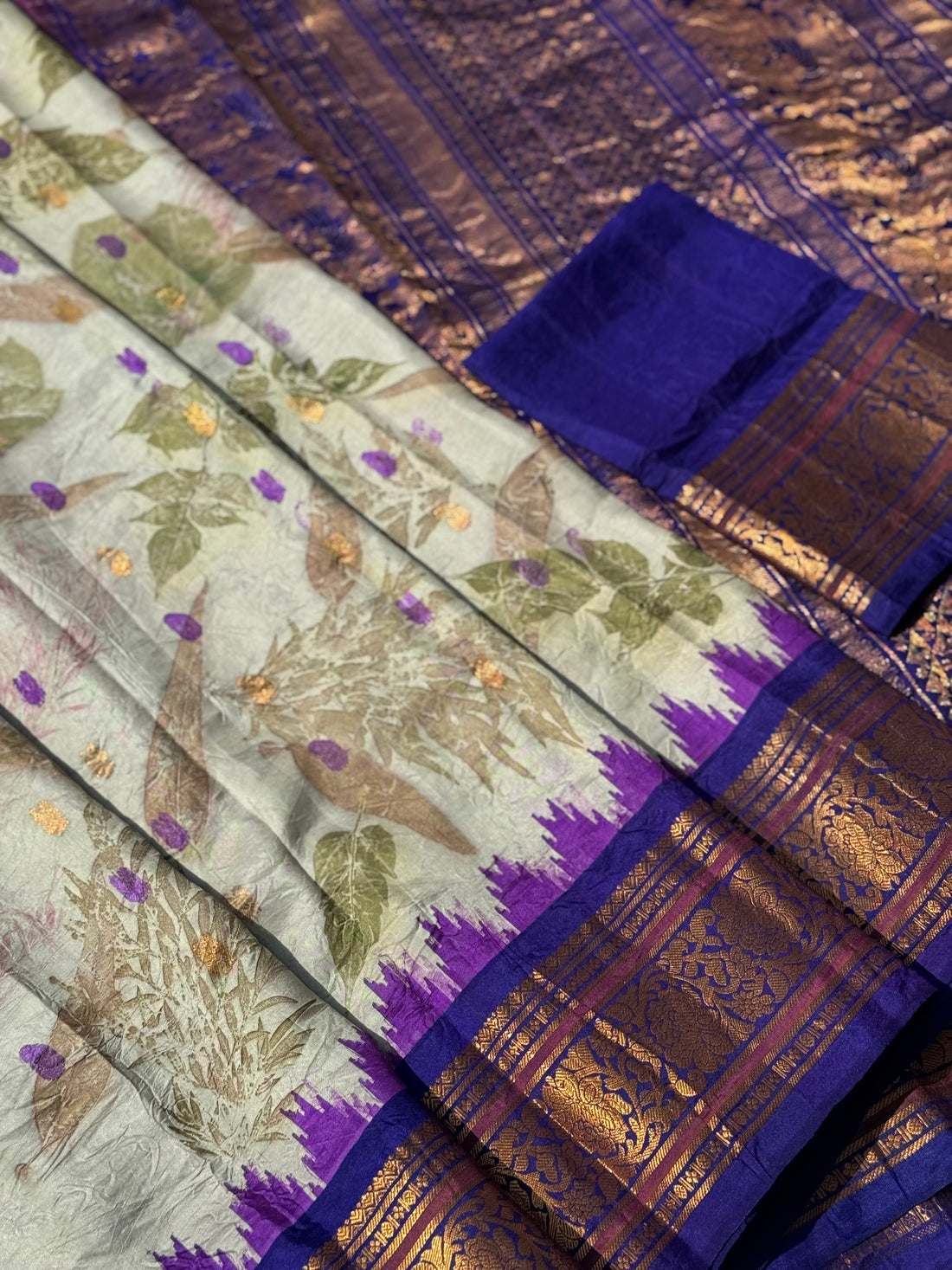 A gorgeous natural ecoprints done on ivory with violet kuttu gadwal silk saree (Copy)
