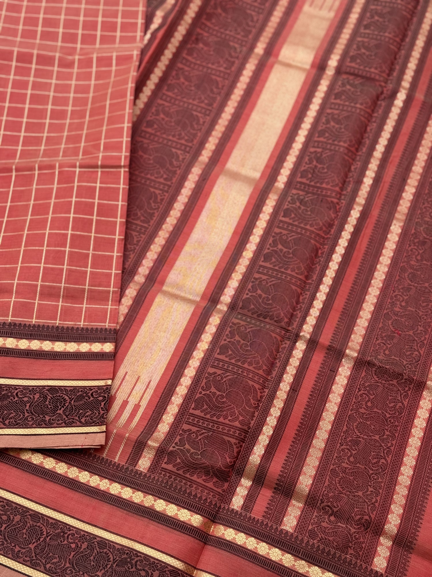 A gorgeous Peachish shade zari muthu kattam handwoven Kanchi silk cotton saree