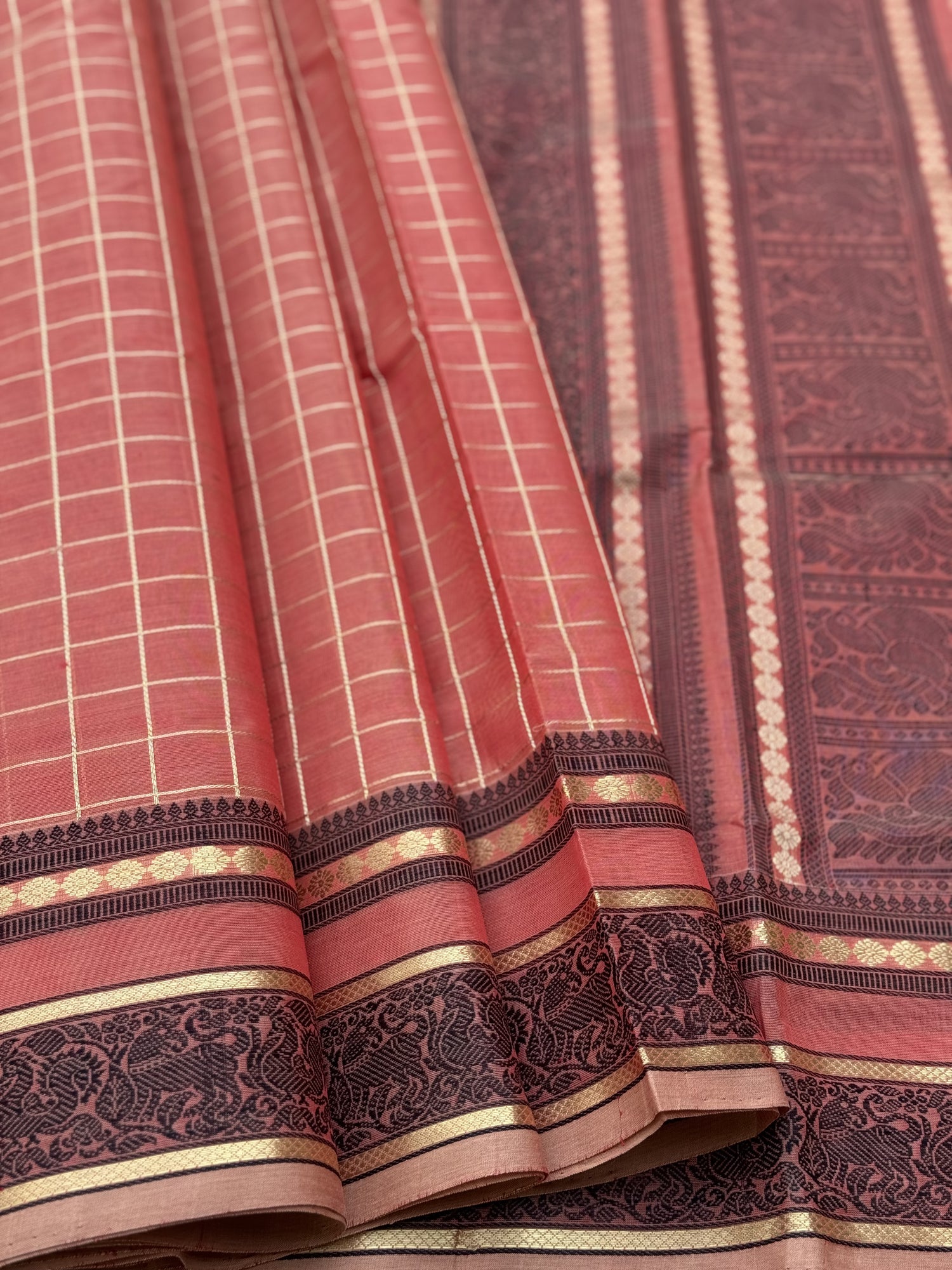 A gorgeous Peachish shade zari muthu kattam handwoven Kanchi silk cotton saree