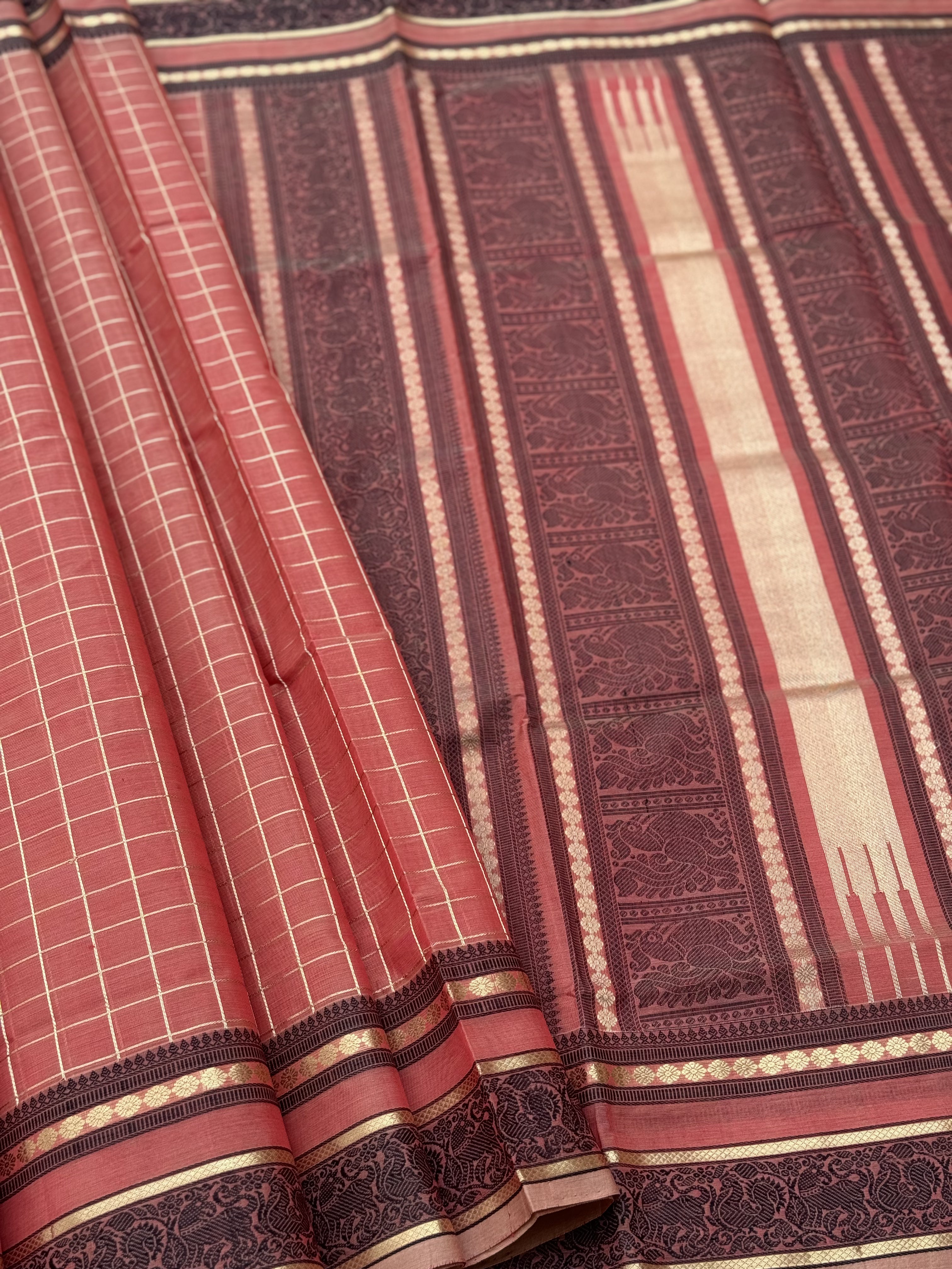 A gorgeous Peachish shade zari muthu kattam handwoven Kanchi silk cotton saree