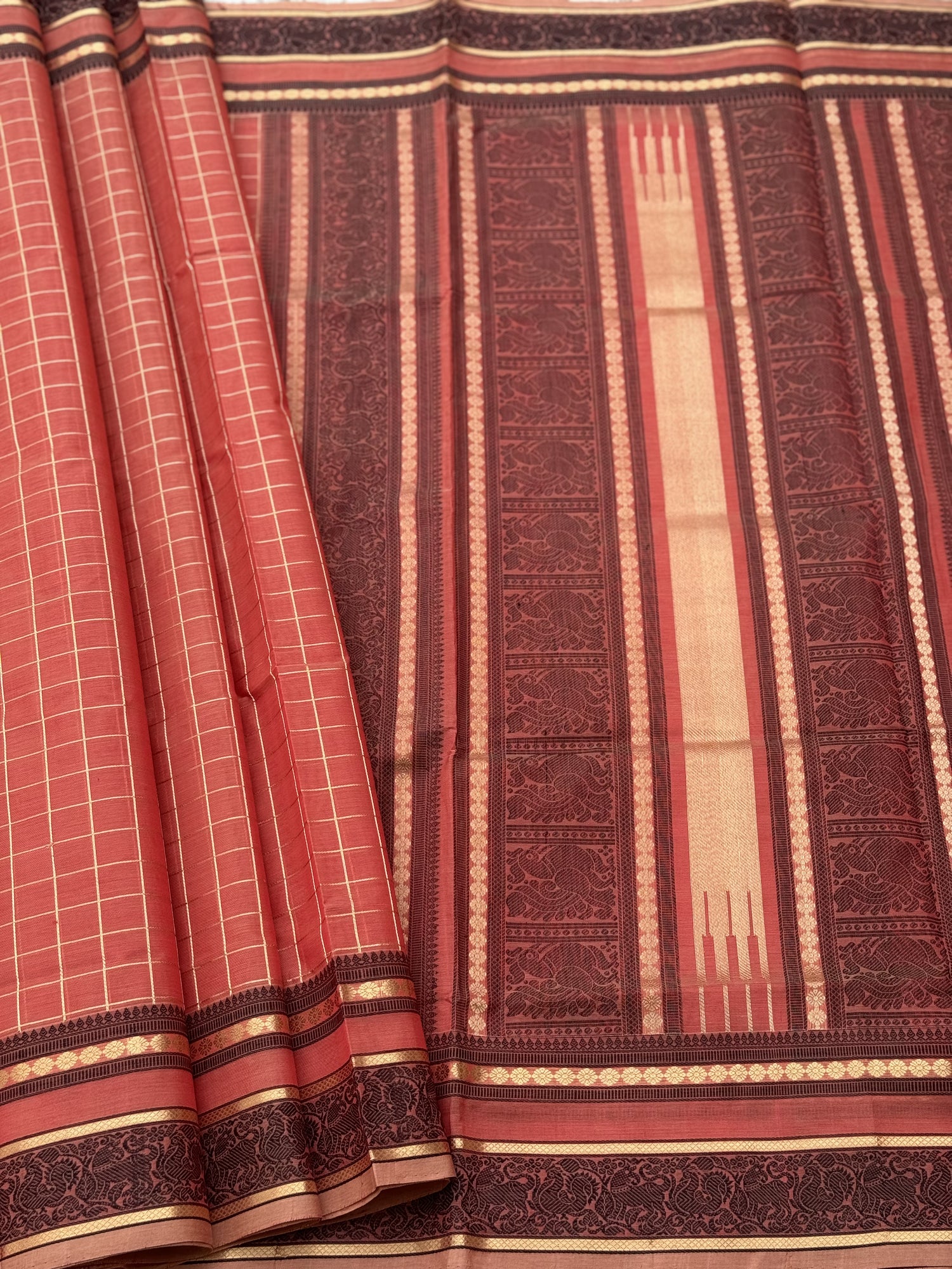 A gorgeous Peachish shade zari muthu kattam handwoven Kanchi silk cotton saree