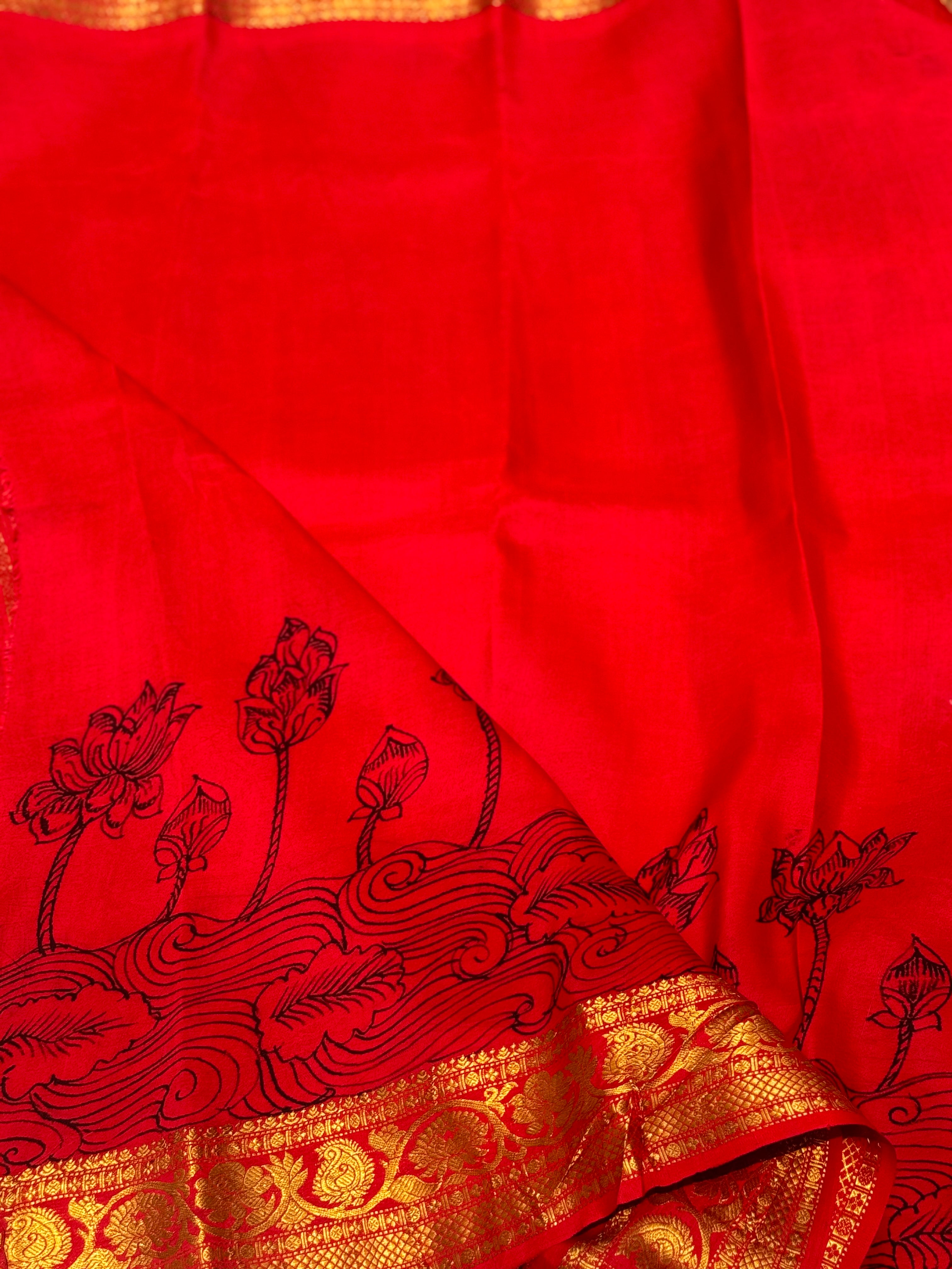 Gorgeous ivory with red handdrawn handpainted penkalamkari gadwal silk