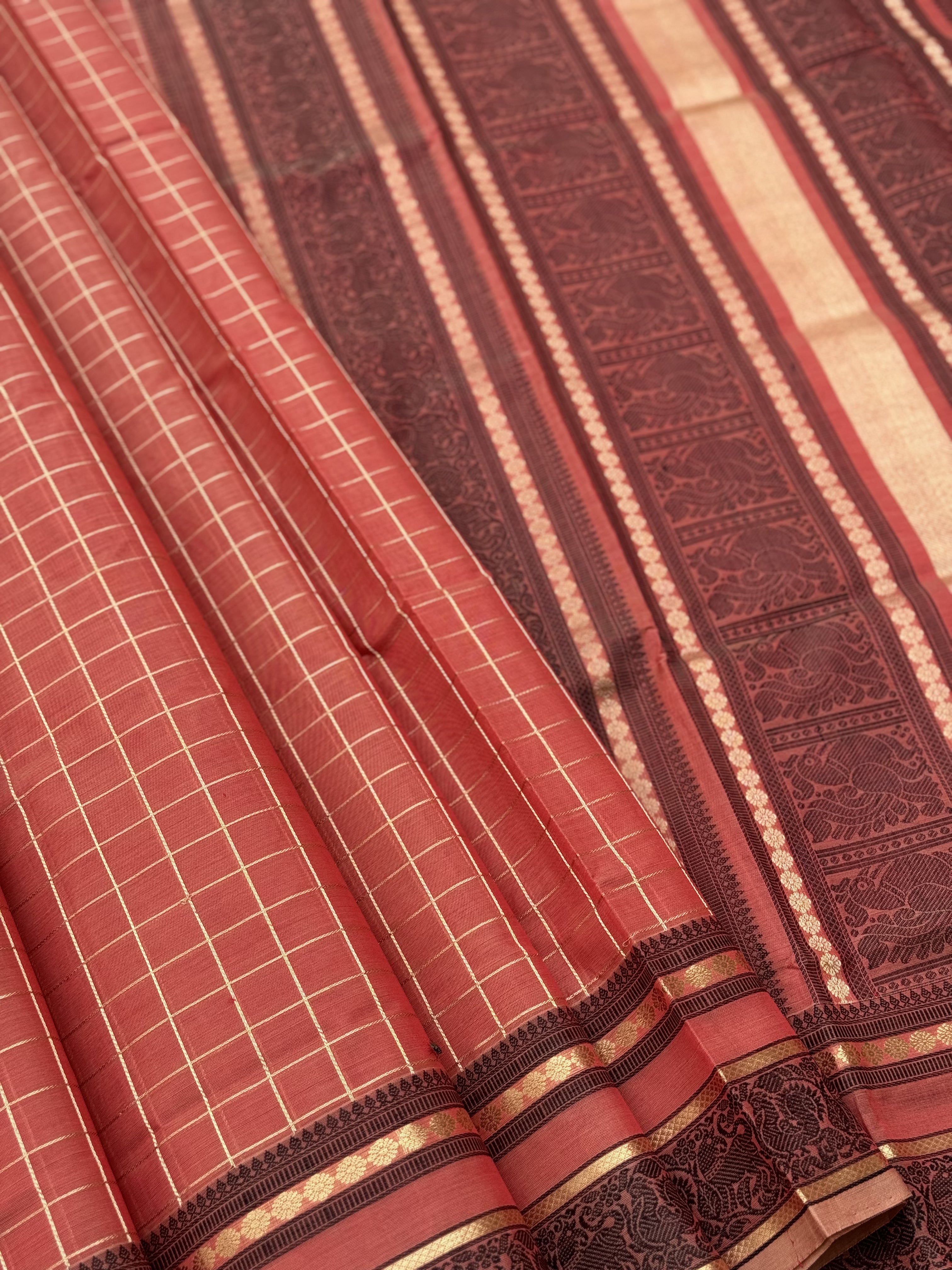 A gorgeous Peachish shade zari muthu kattam handwoven Kanchi silk cotton saree