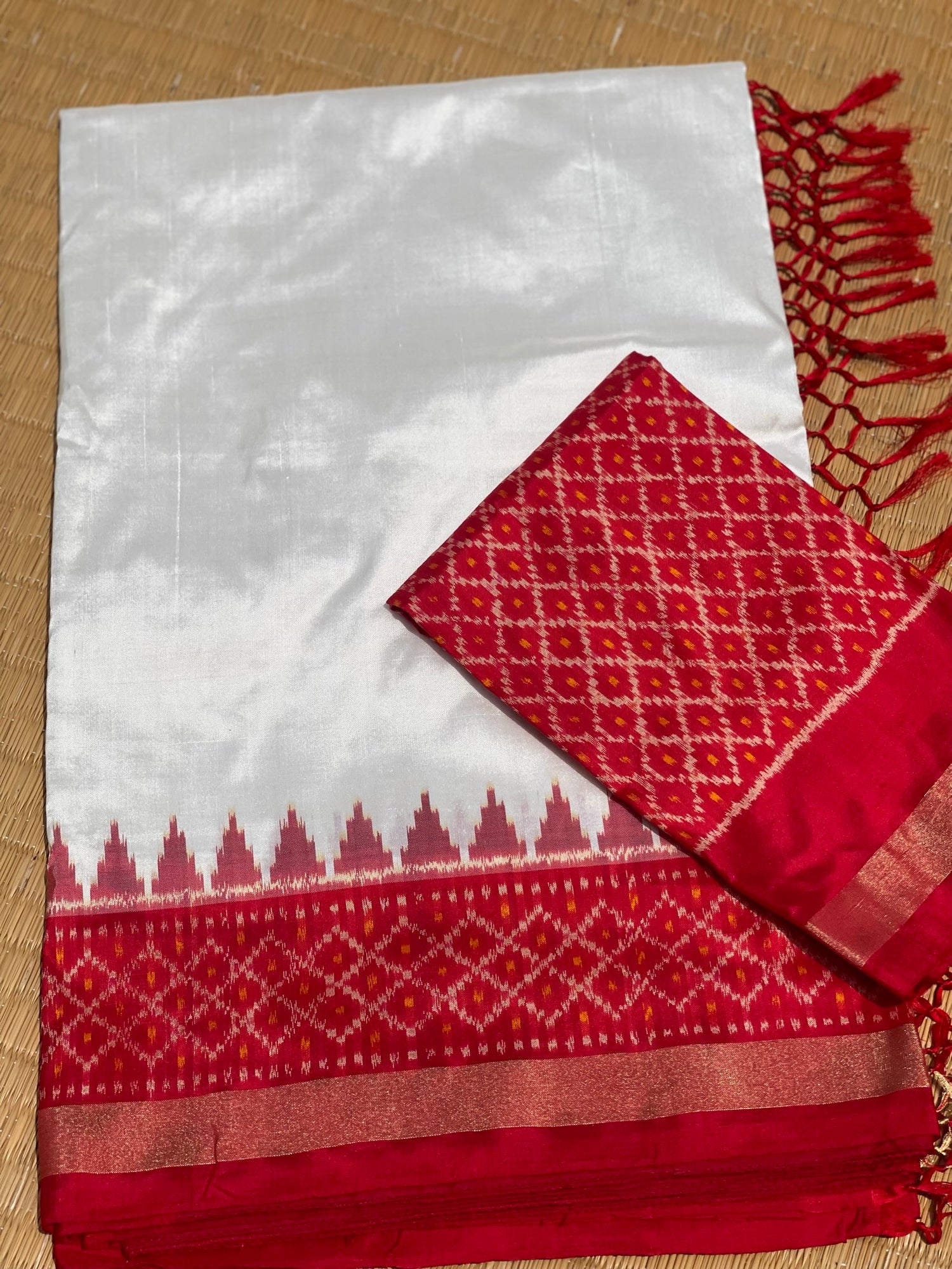 Designer Exclusive Premium Mulberry Silk Ikkat Bhandej Motifs Saree