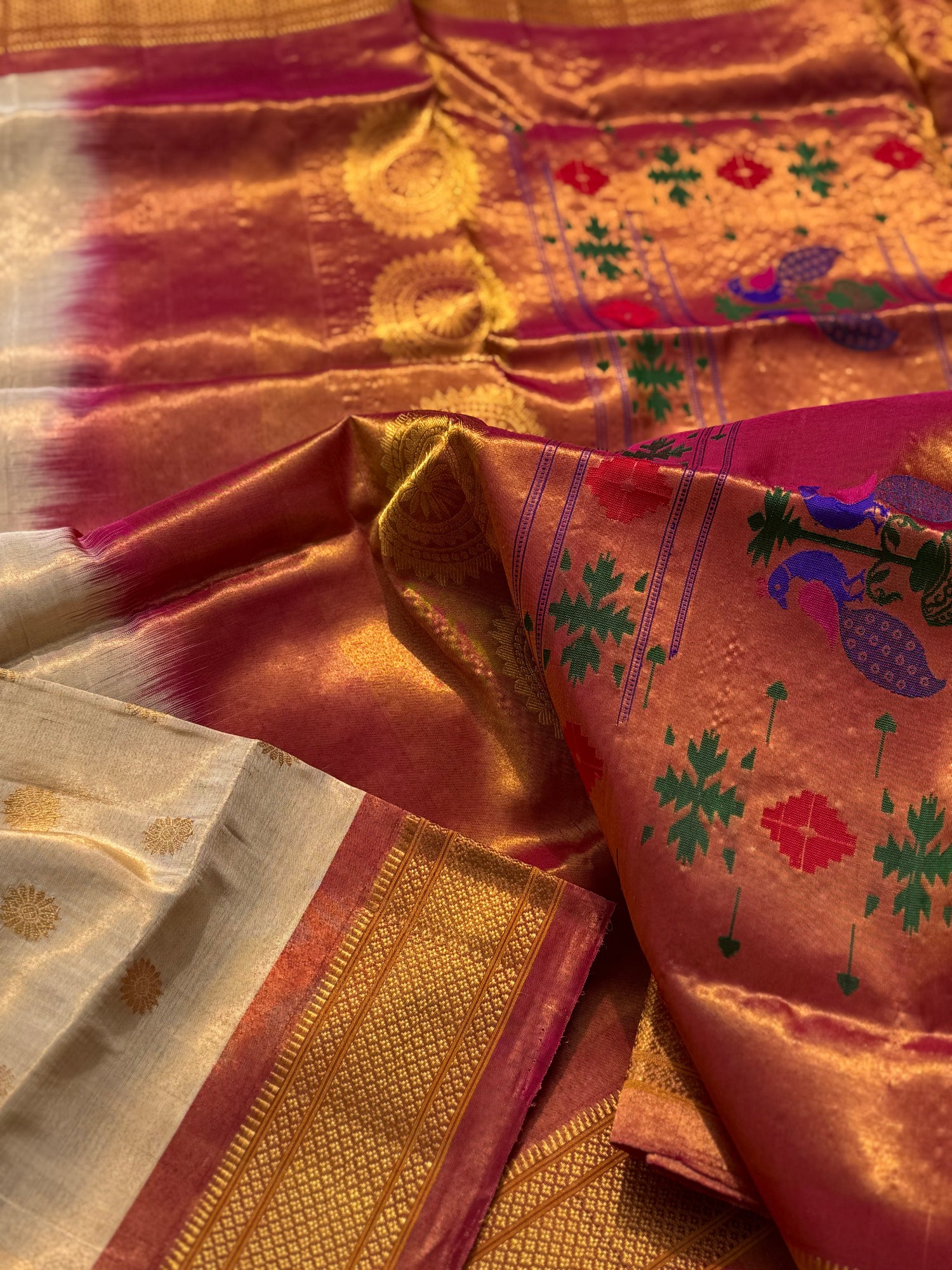 A beautiful Handloom gadwal tissue silk saree with border