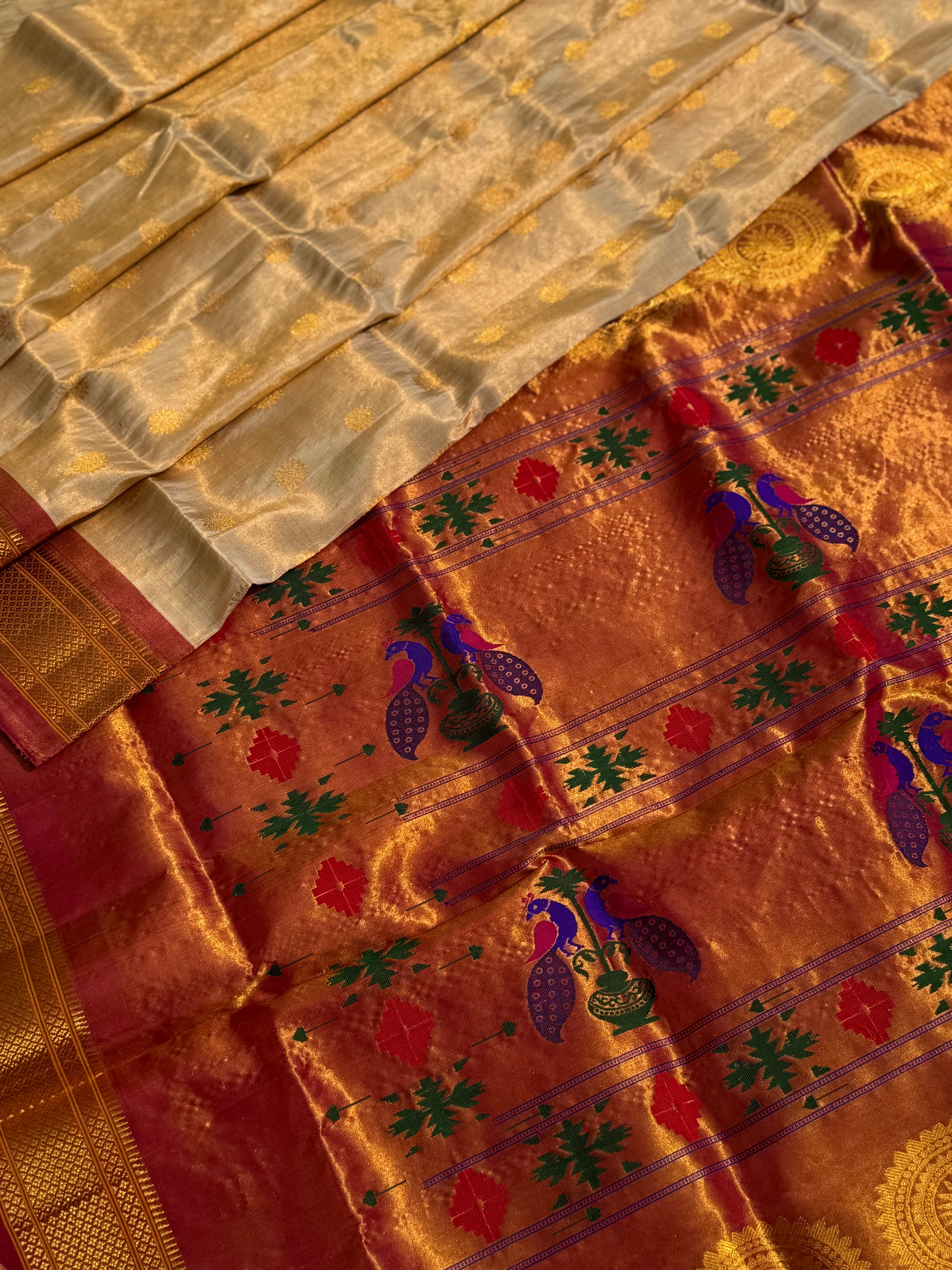 A beautiful Handloom gadwal tissue silk saree with border