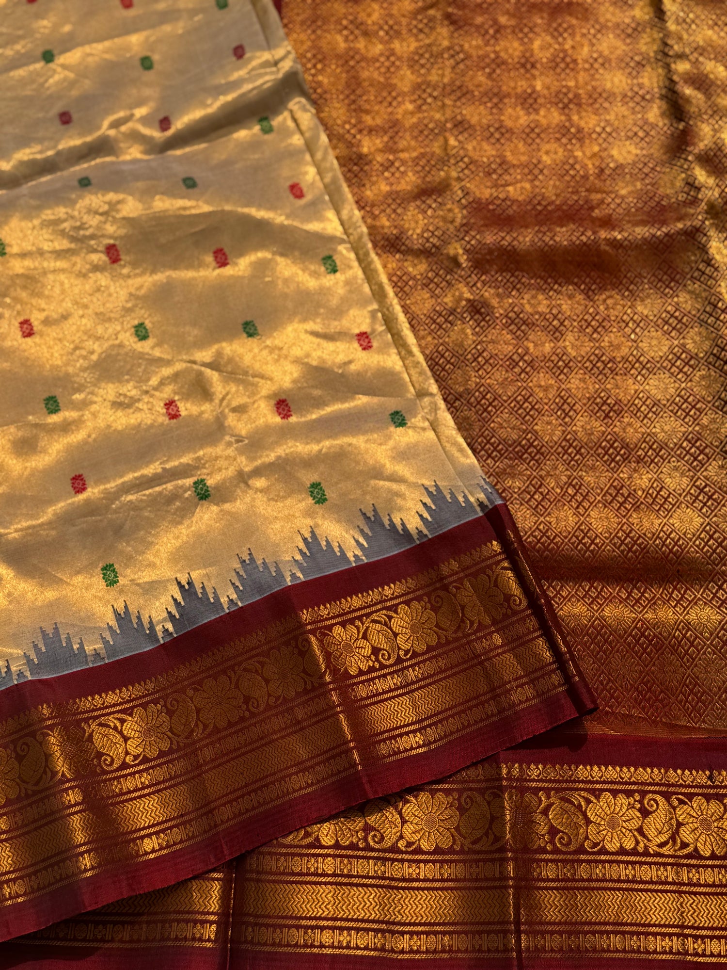 A stunner showstopper Handloom gadwal tissue silk saree with kuttu border