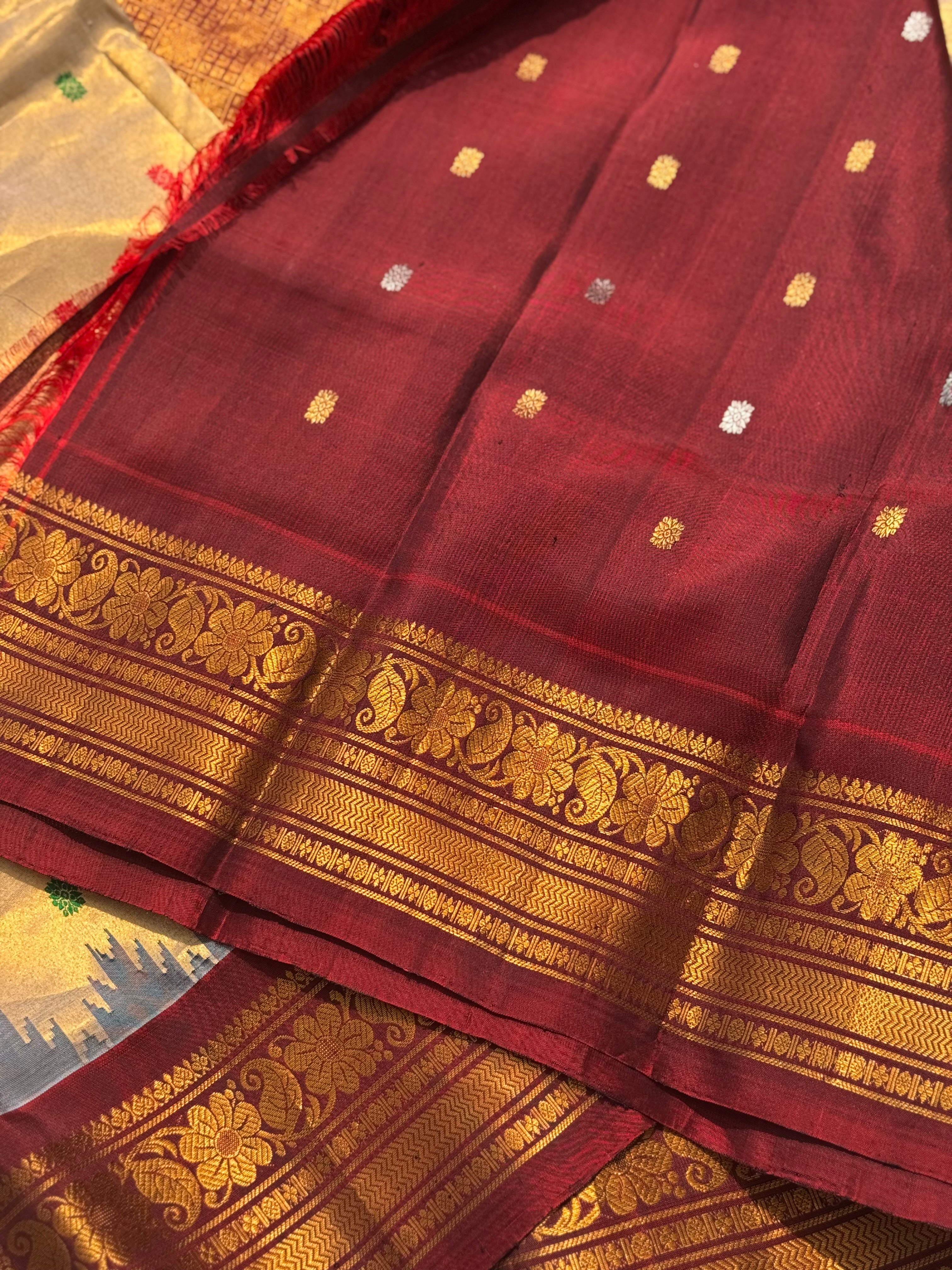 A stunner showstopper Handloom gadwal tissue silk saree with kuttu border