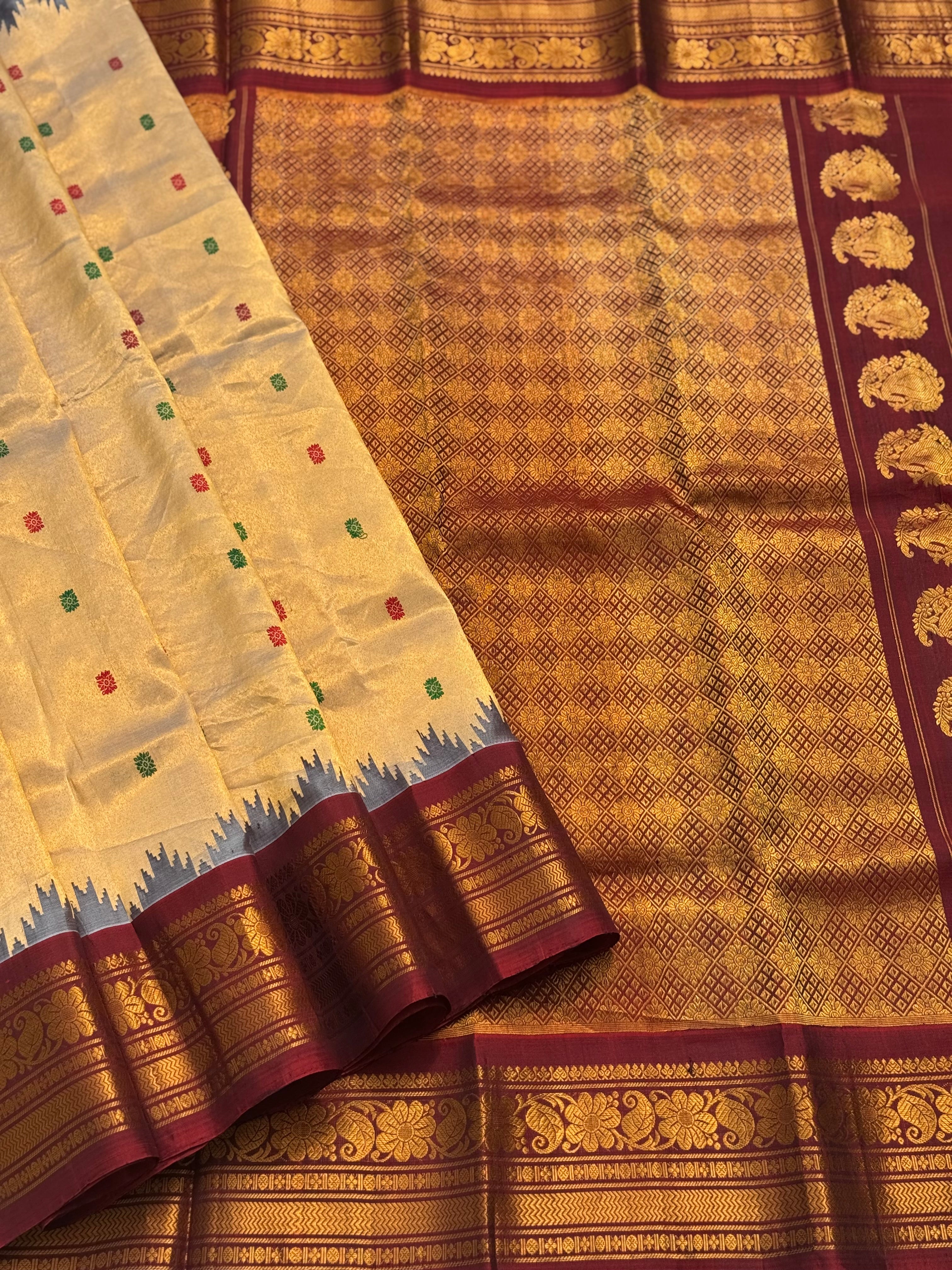 A stunner showstopper Handloom gadwal tissue silk saree with kuttu border