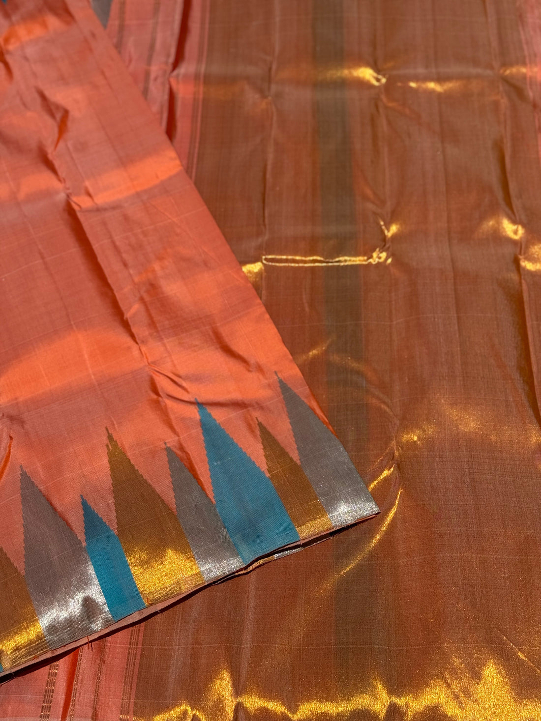 A handwoven salmon shade ettukol kanchivaram silk saree