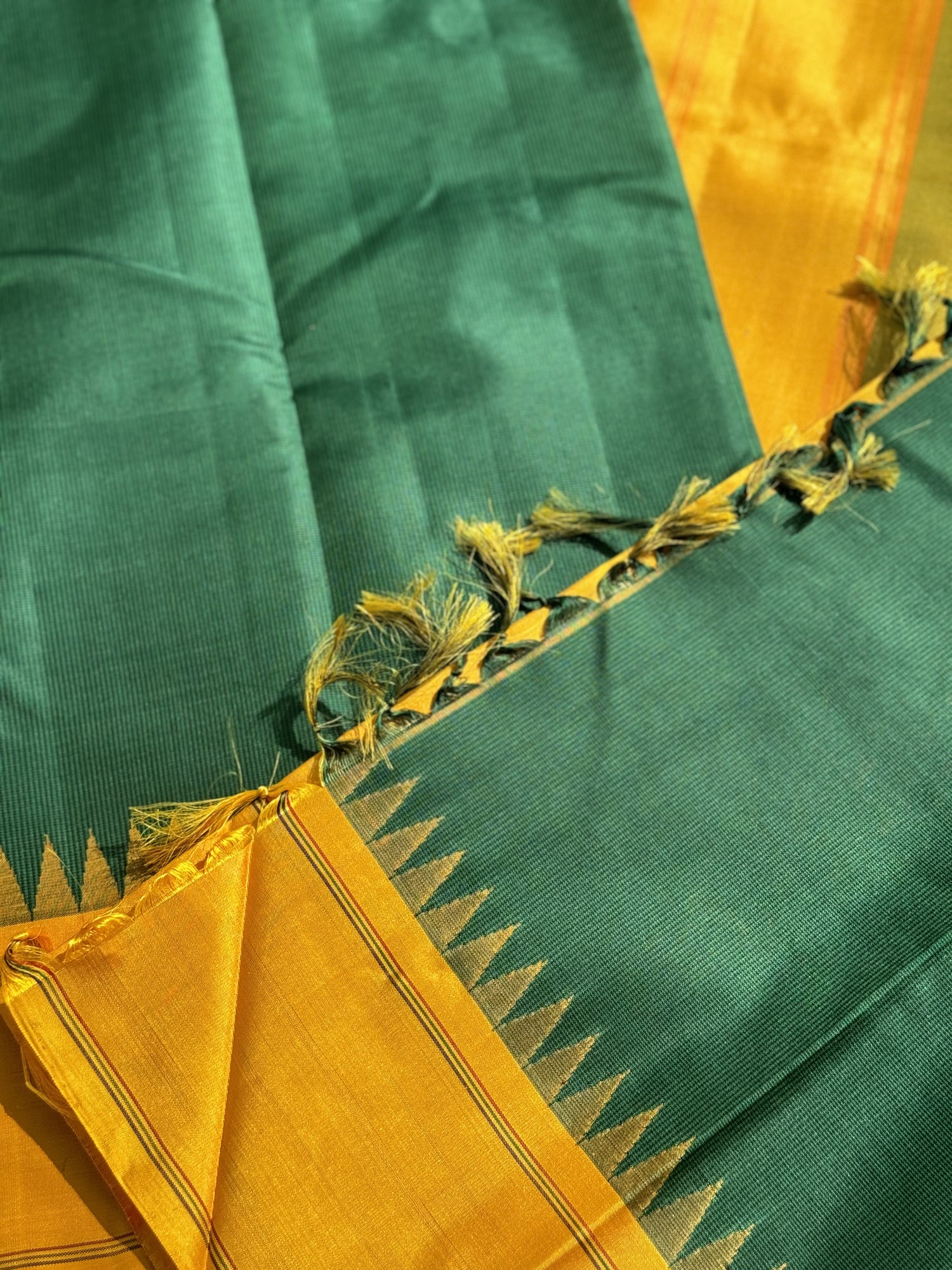 Handwoven Pure Arani Korvai Silk With kasakasa kattam in emerald green with mustard yellow