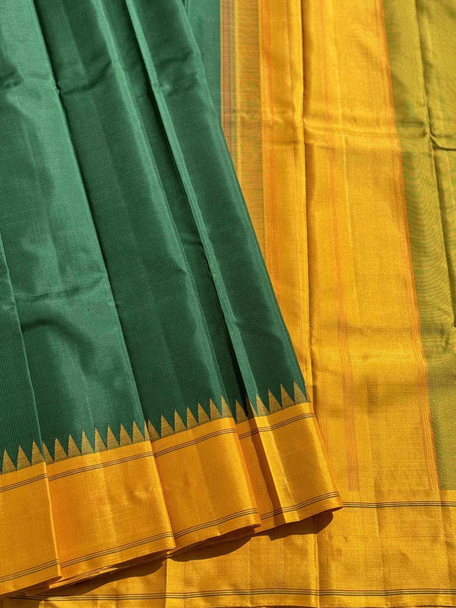 Handwoven Pure Arani Korvai Silk With kasakasa kattam in emerald green with mustard yellow