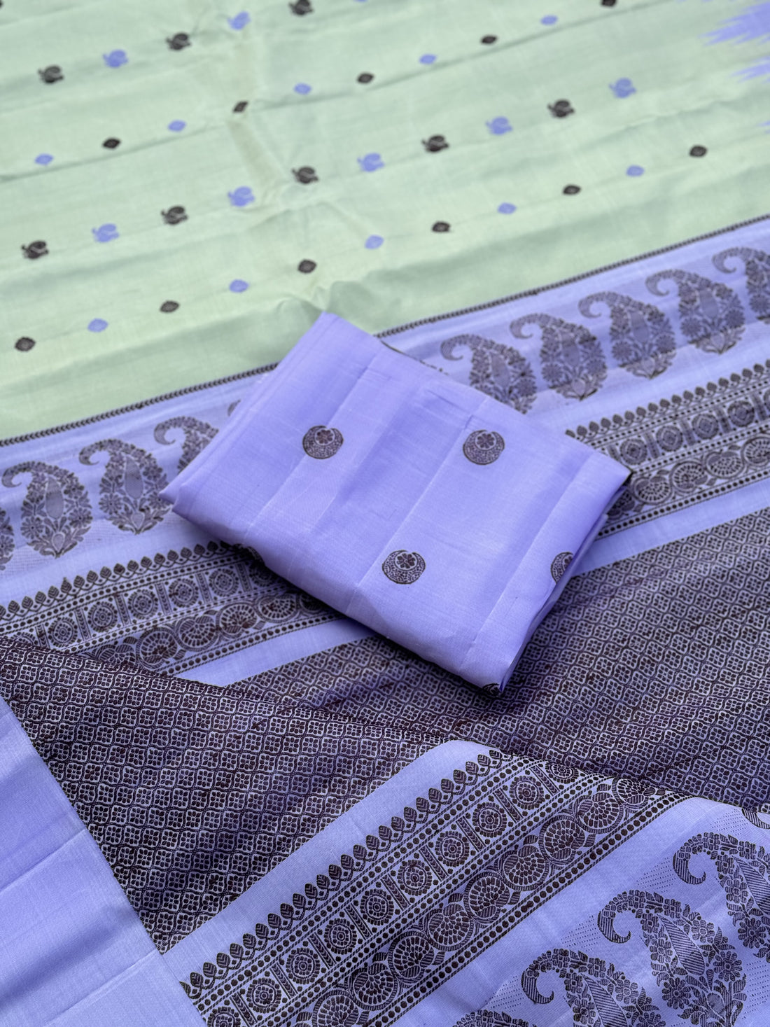A gorgeous Cardamom green border with lavender temple korvai / kuttu handwoven gadwal silk saree