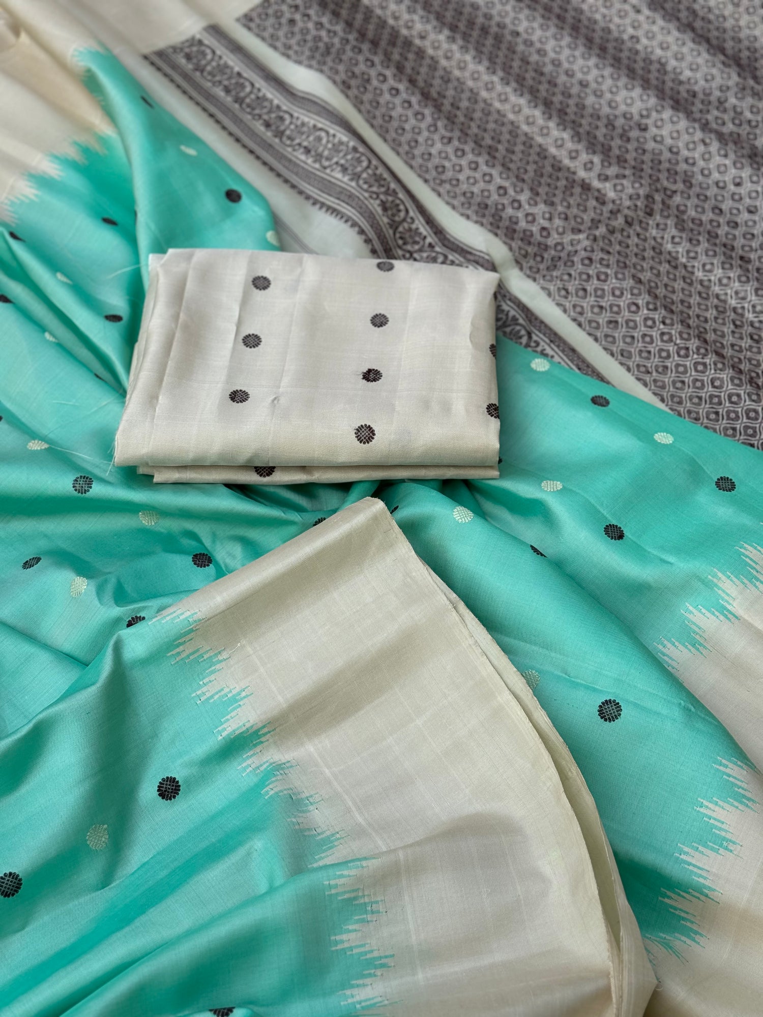 No zari seagreen with pearl white border temple korvai / kuttu handwoven gadwal silk saree