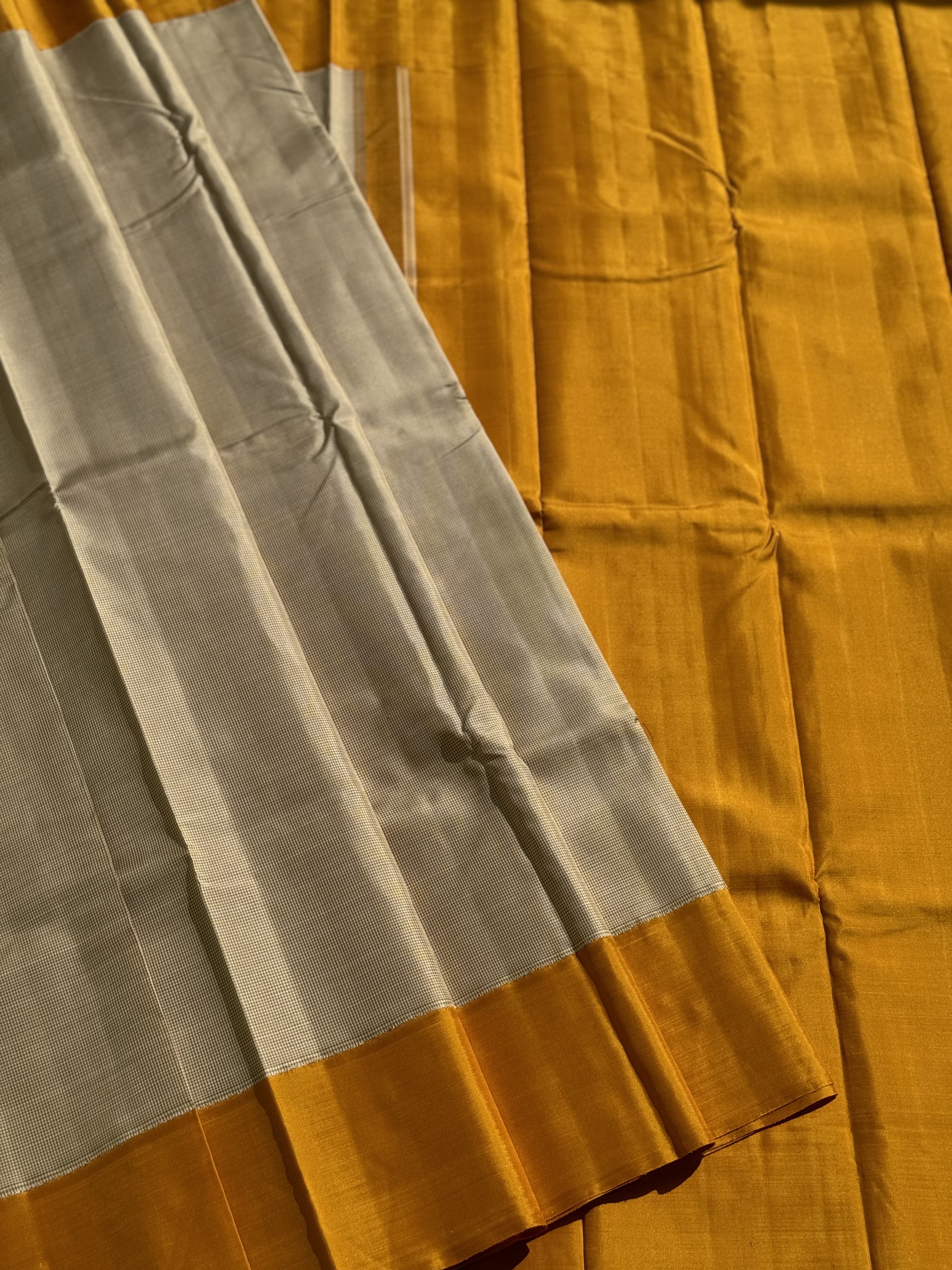 Handwoven Pure Arani Korvai Silk With kasakasa kattam in wheatish white with mustard yellow (Copy)