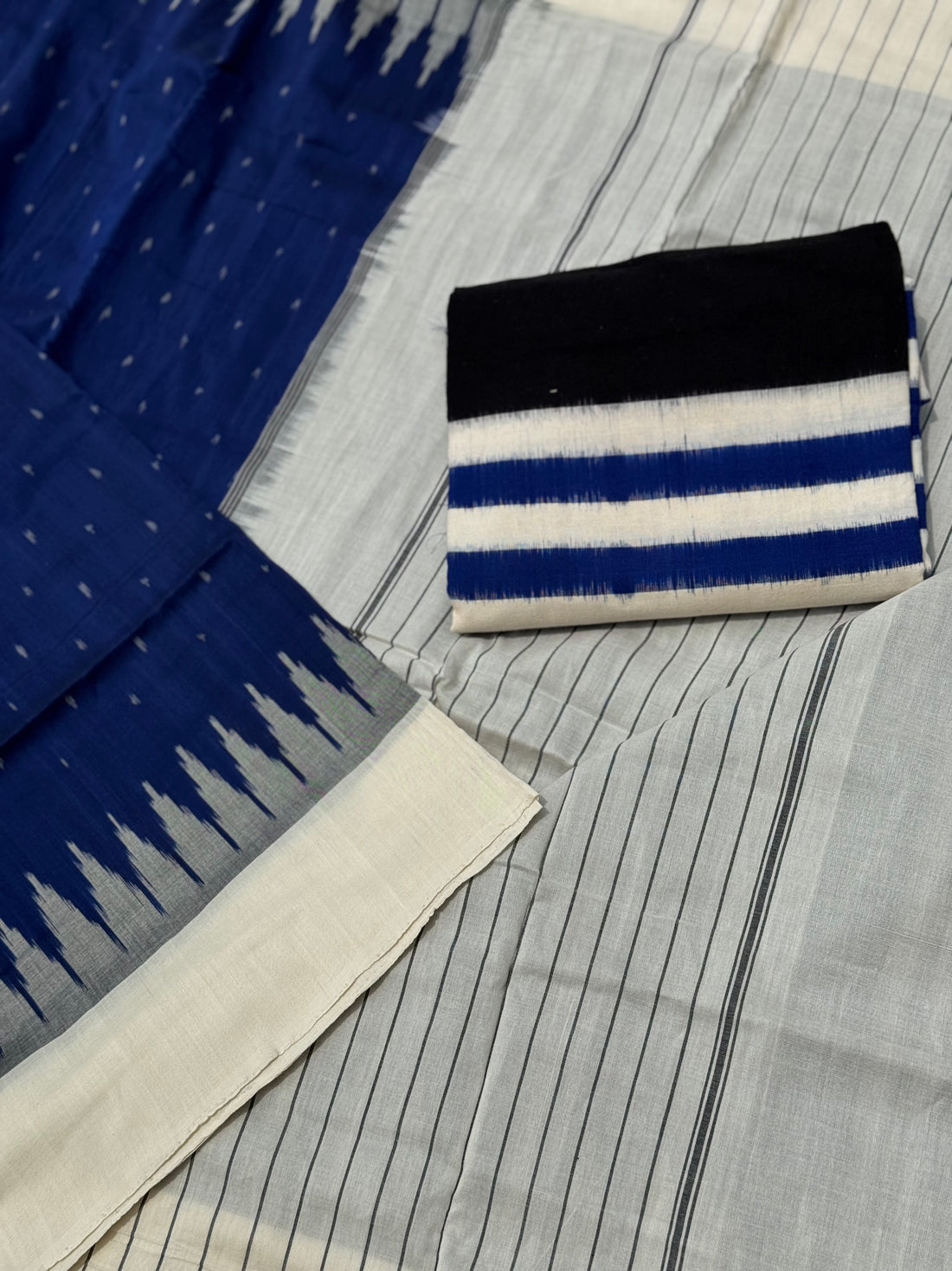 Navy blue with white handwoven weft single ikkat cotton saree