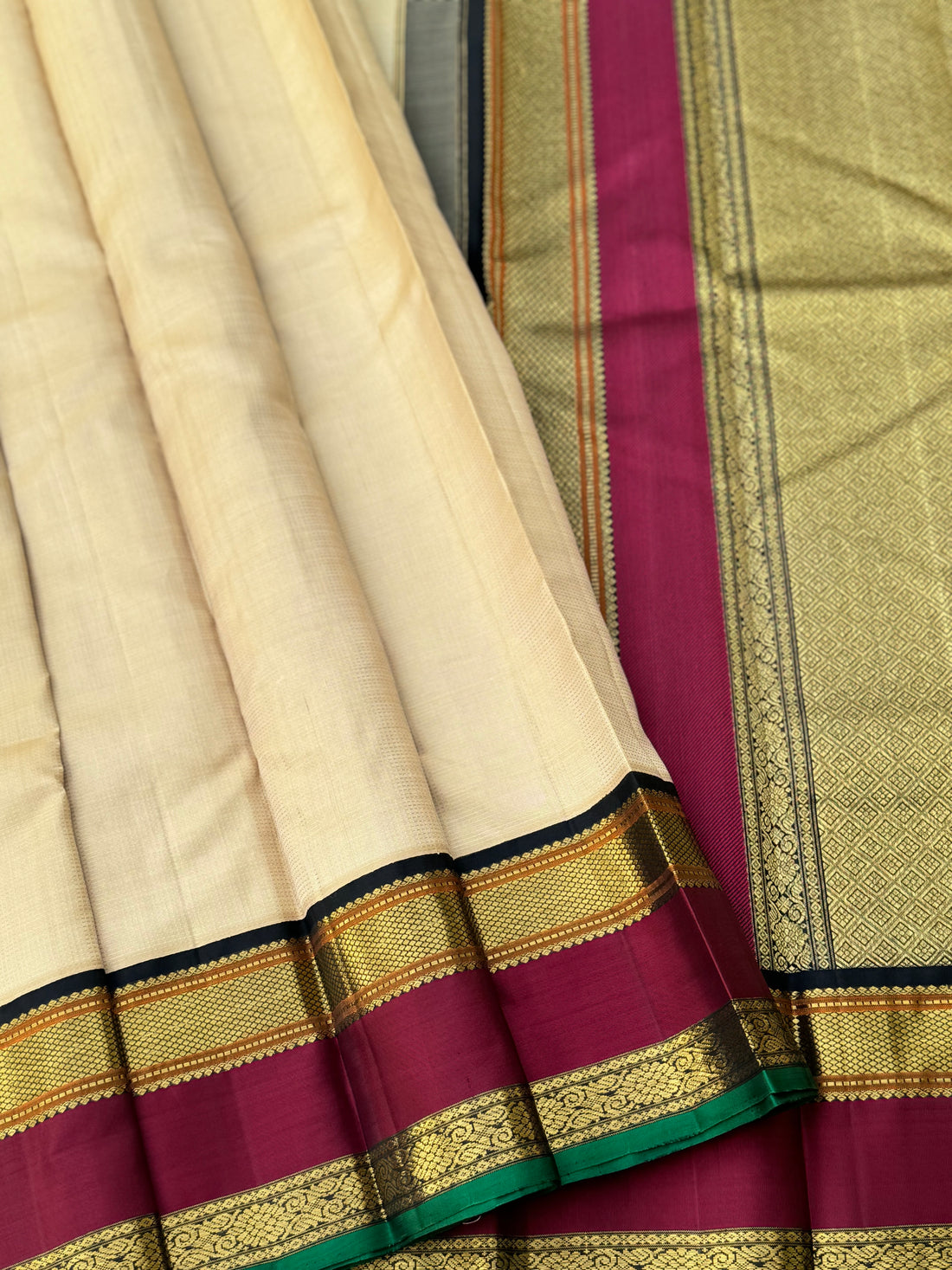 A granduer pearlwhite with black zari muthu seer kanchivaram silk saree