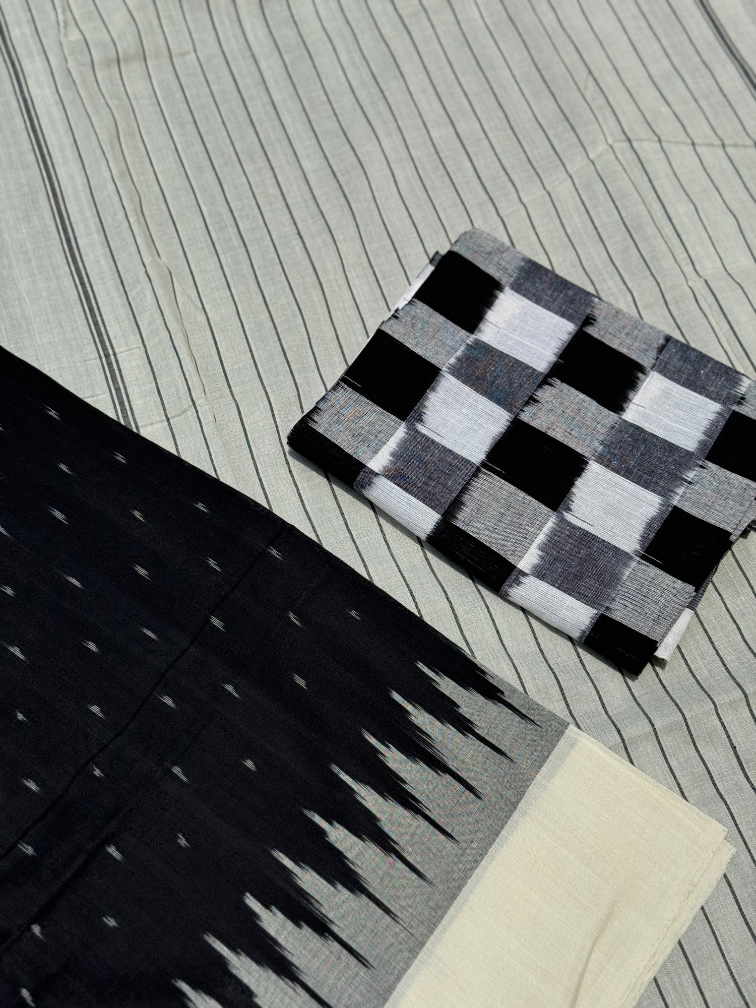 Stark black with white handwoven weft single ikkat cotton saree