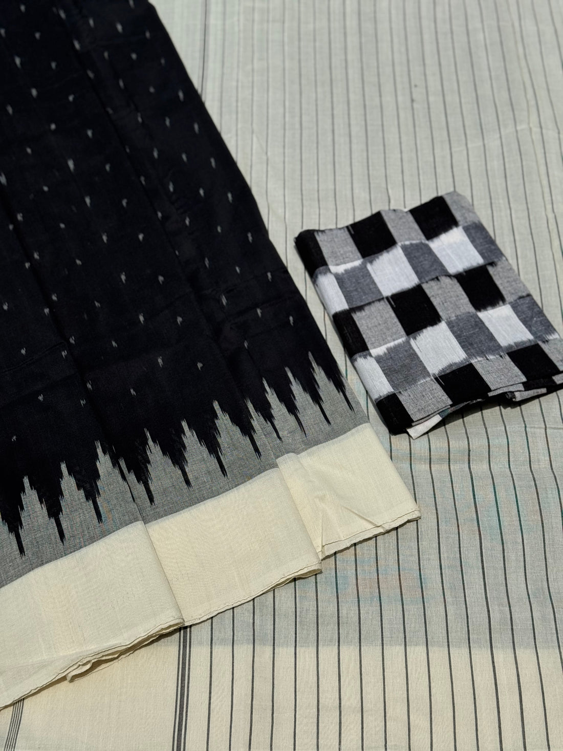 Stark black with white handwoven weft single ikkat cotton saree