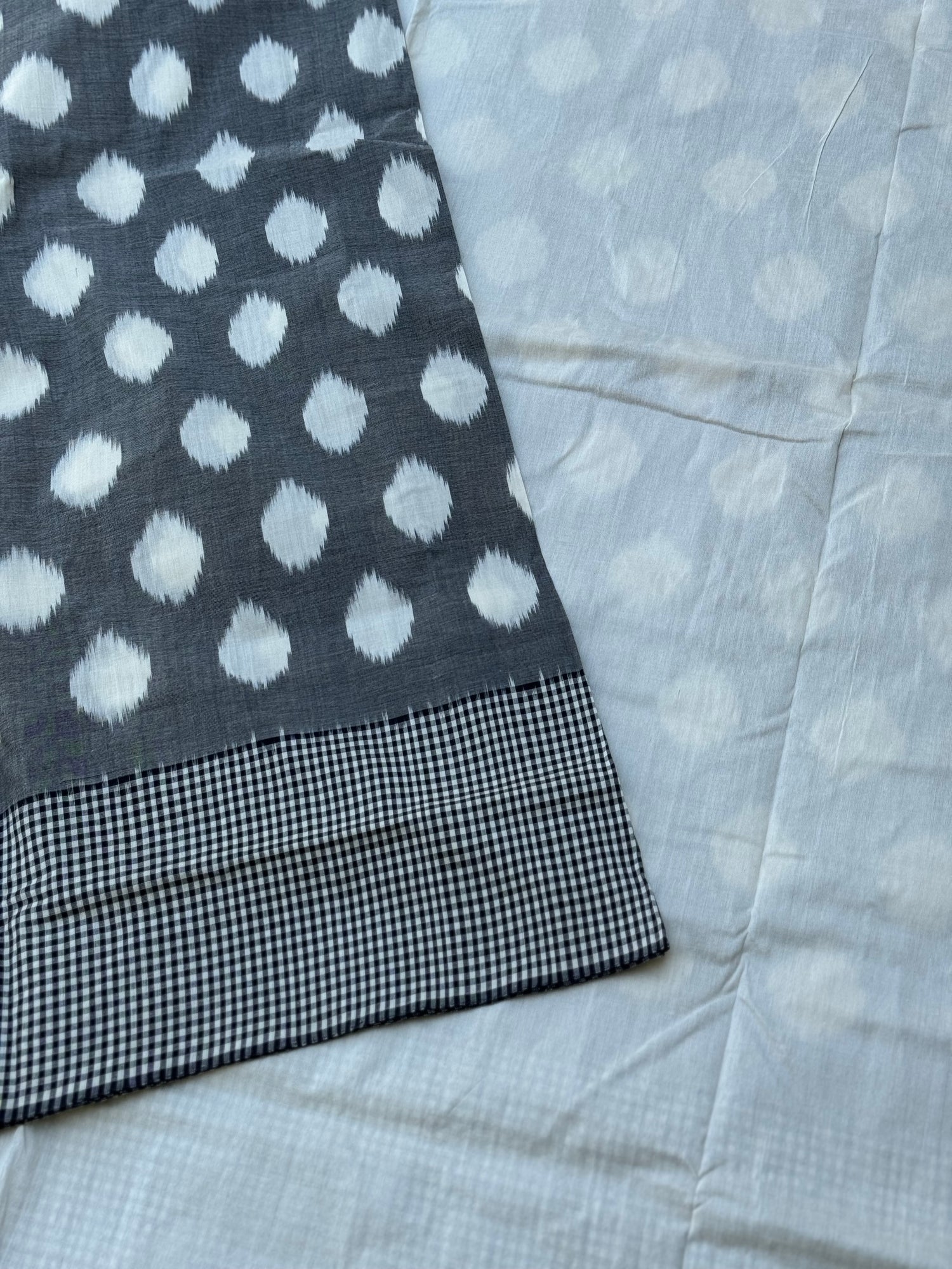 Black white handwoven weft single ikkat cotton saree
