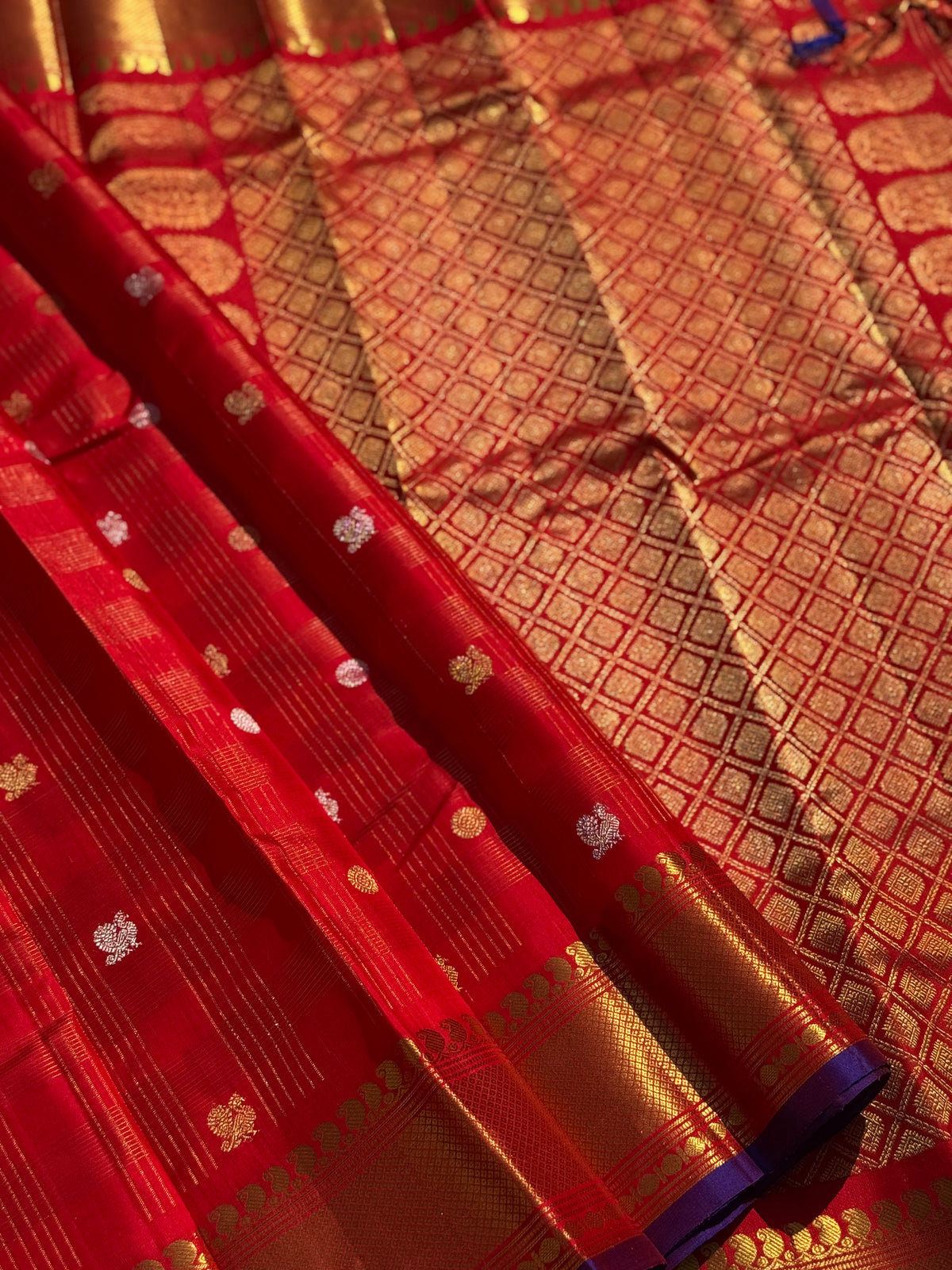 Handwoven checks kuttu gadwal silk saree