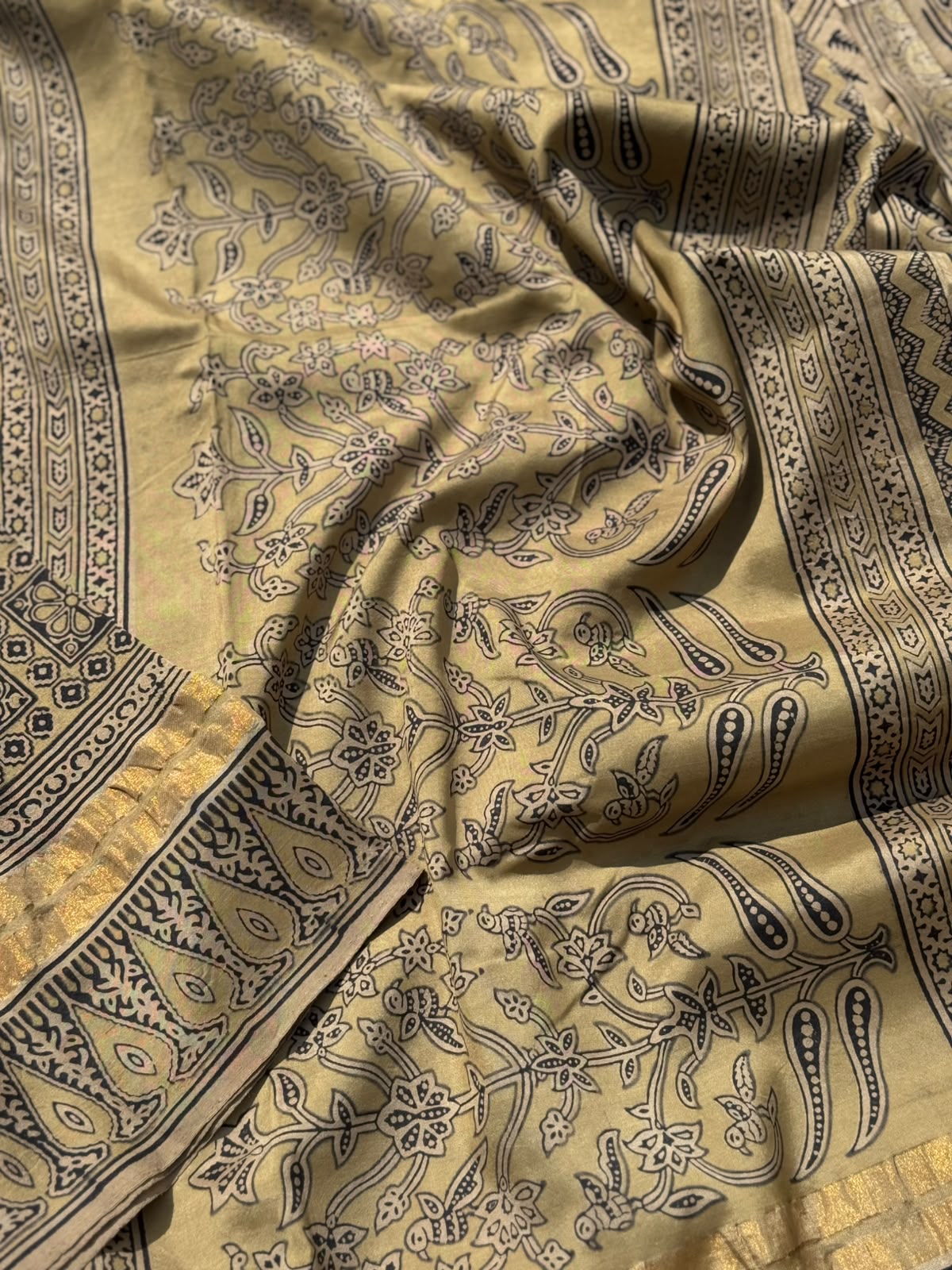 EYARKAI - NATURAL DYE KODALIKARUPPUR BLOCK PRINTS ON MULBERRY SILK